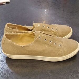 Aerosoles sneakers